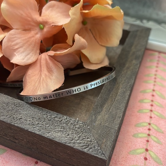 JBloom Uptown Bangle - Picture 4 of 4